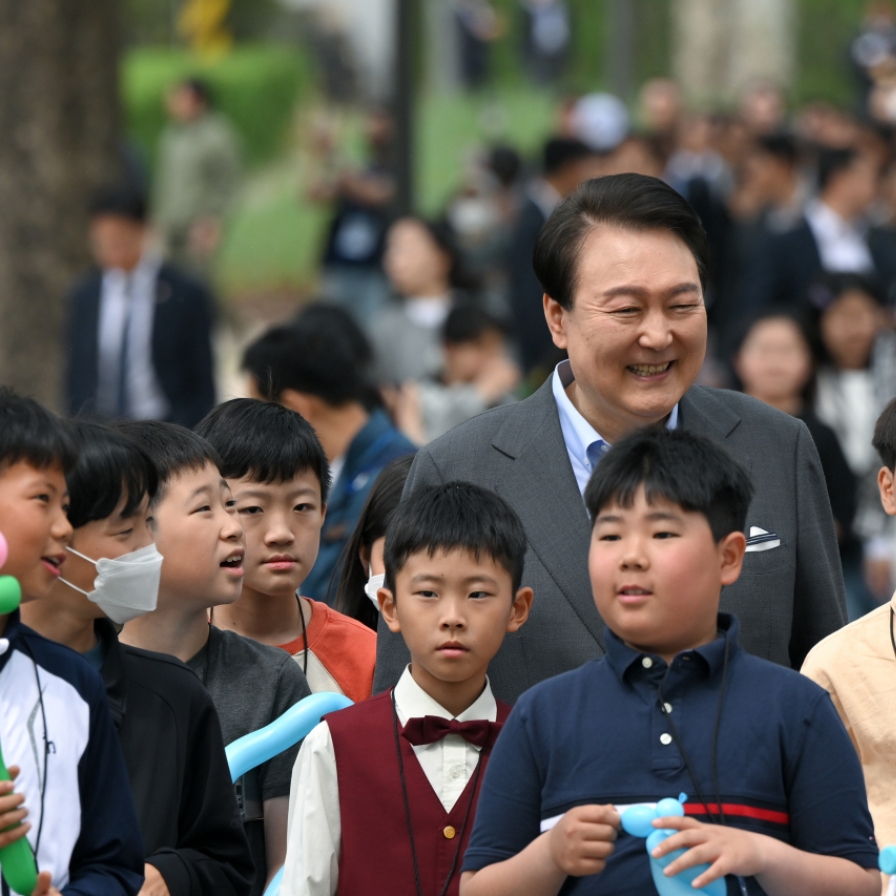 Yoon invites kids to Children's Day event