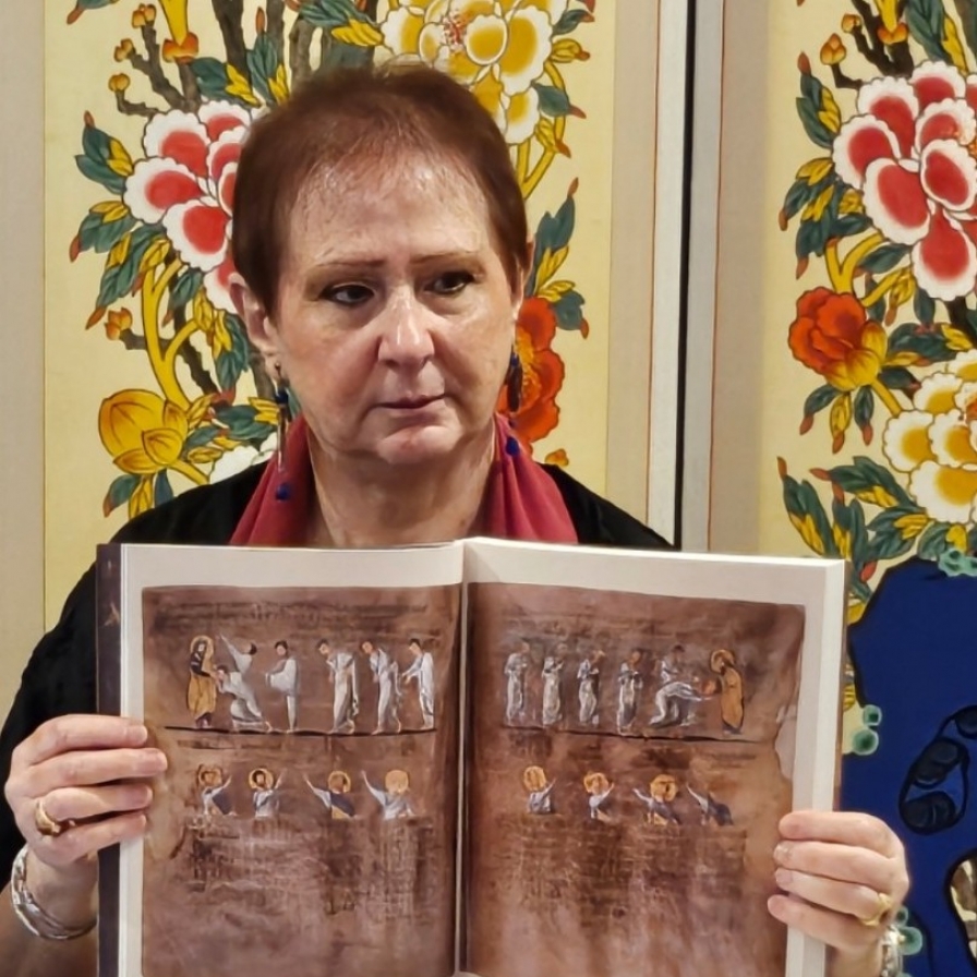 Expert in archival, book pathology endorses 'hanji' UNESCO heritage listing