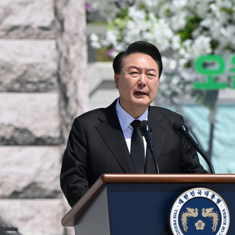 Opposition leaders urge Yoon to stop using veto power
