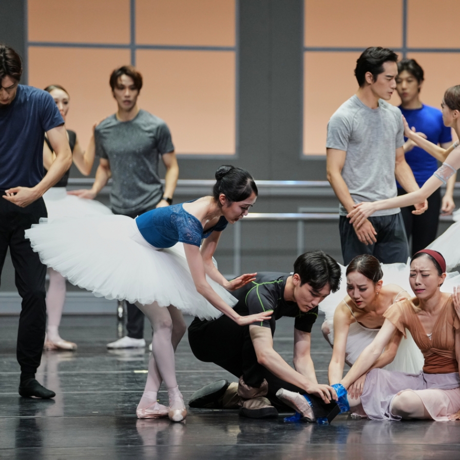 Universal Ballet's 'The Ballerina' peeks behind curtain