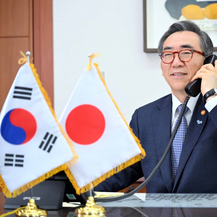 Top diplomats of S. Korea, Japan discuss upcoming trilateral summit with China in phone talks