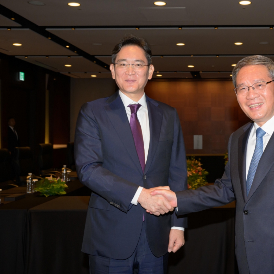 [Photo News] Samsung chief meets Chinese premier