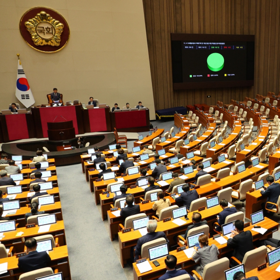 Govt. to enact Sewol ferry victim support act, request veto on contentious bills