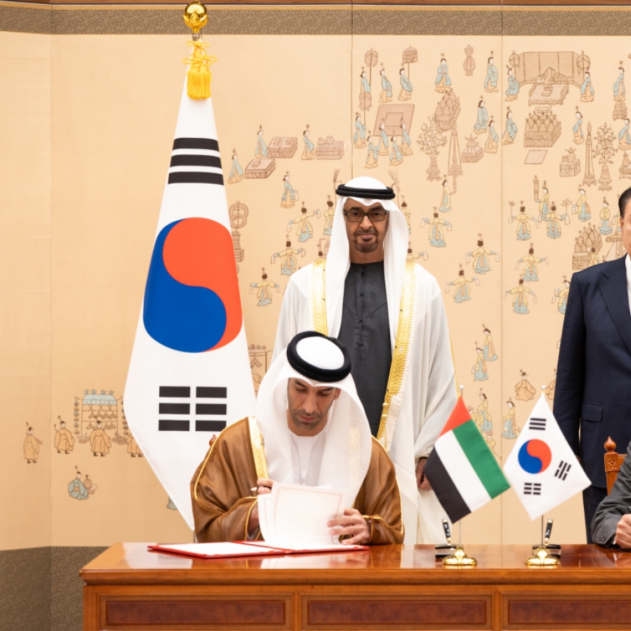 Yoon, UAE president adopt joint statement pledging more investment