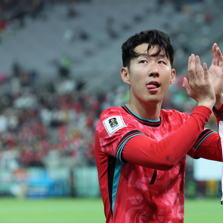 Son Heung-min is S. Koreans' favorite sports star: survey
