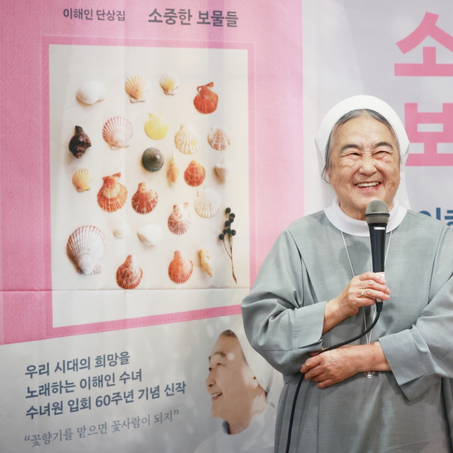 Beloved poet and nun Lee Hae-in reflects on 60 years in convent