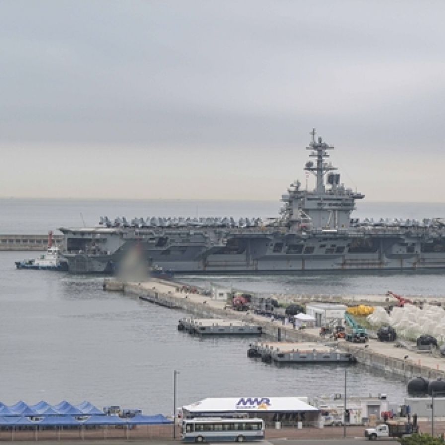 US aircraft carrier arrives in South Korea as a show of force