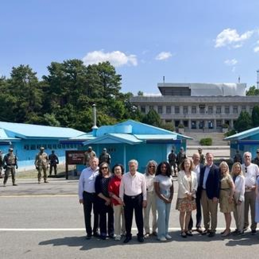 Seven former US representatives visit DMZ to commemorate Korean War anniversary