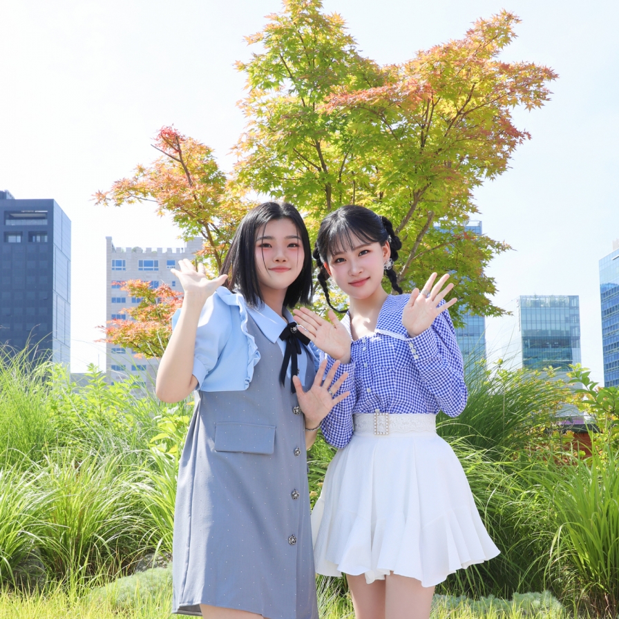 [Herald Interview] Korean-Japanese teen trot duo Lucky PangPang makes ambitious debut