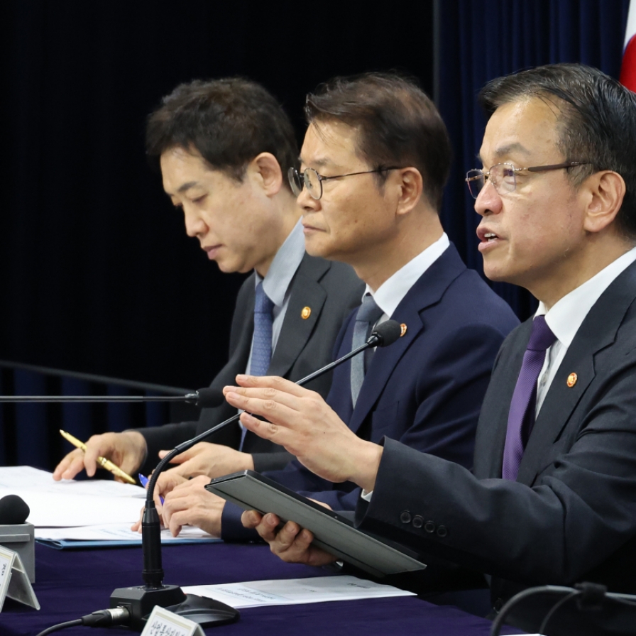 Korea to provide W25tr support for debt-laden small business owners in H2