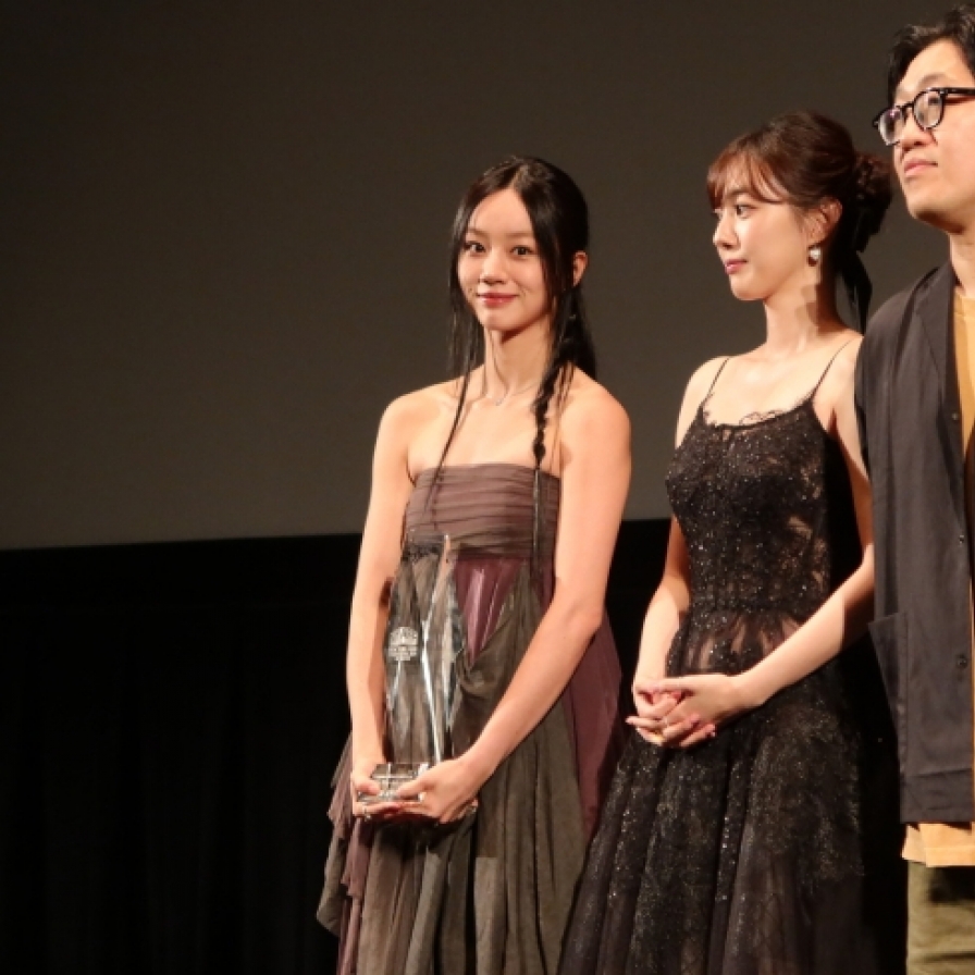 Lee Hye-ri of ‘Victory’ receives Rising Star Award at NY Asian Film Festival