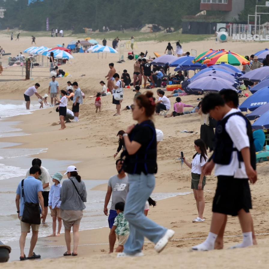 Vacationers headed for East Coast should expect substantial traffic: agency
