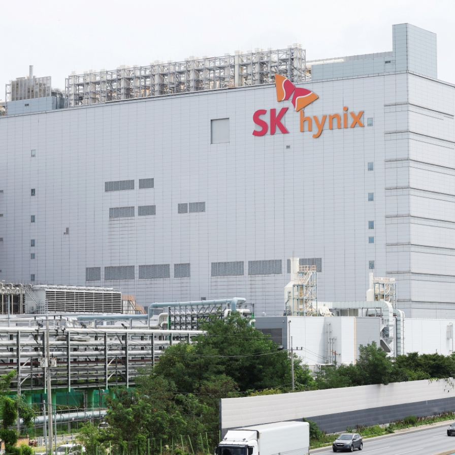 SK hynix wins up to $450m of US grants for advanced chips facility