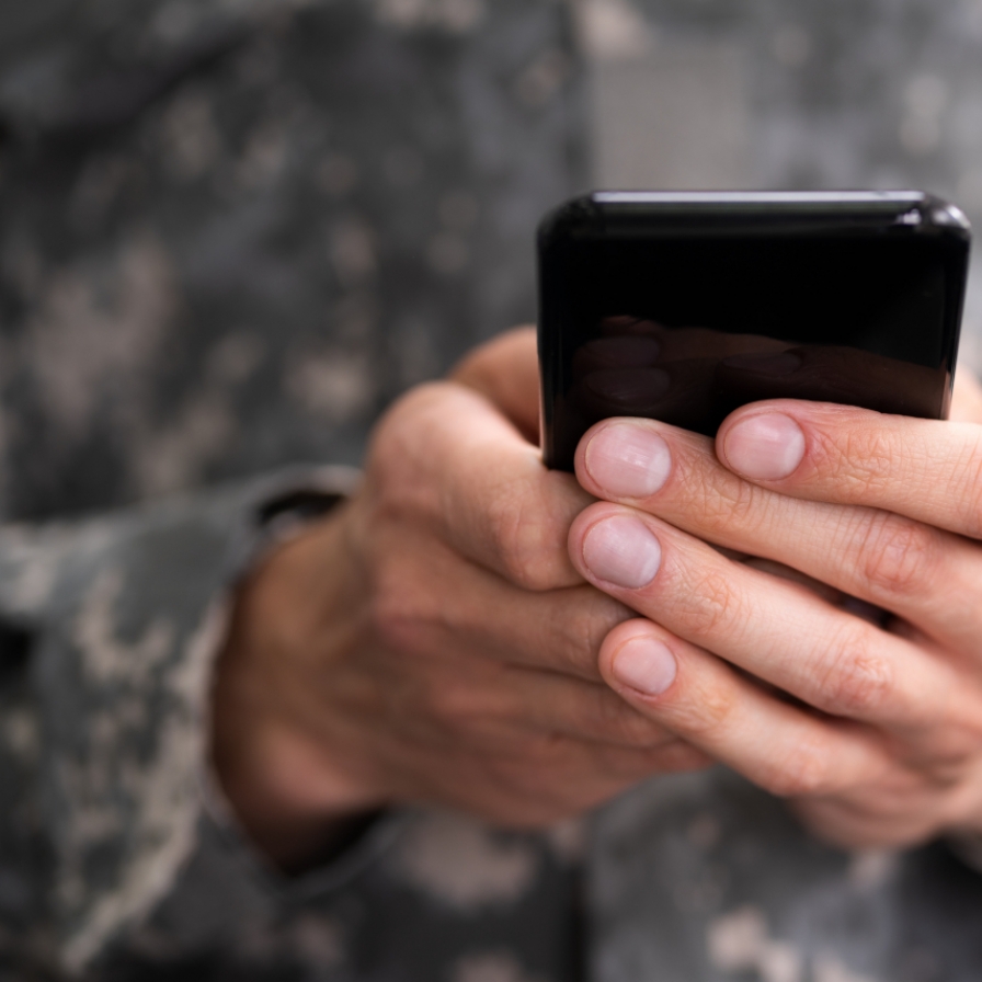 Senior military officers wary of conscripts’ cellphone use: ministry