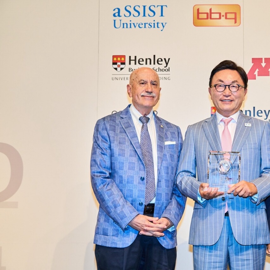 Mirae Asset chief honored with AIB award