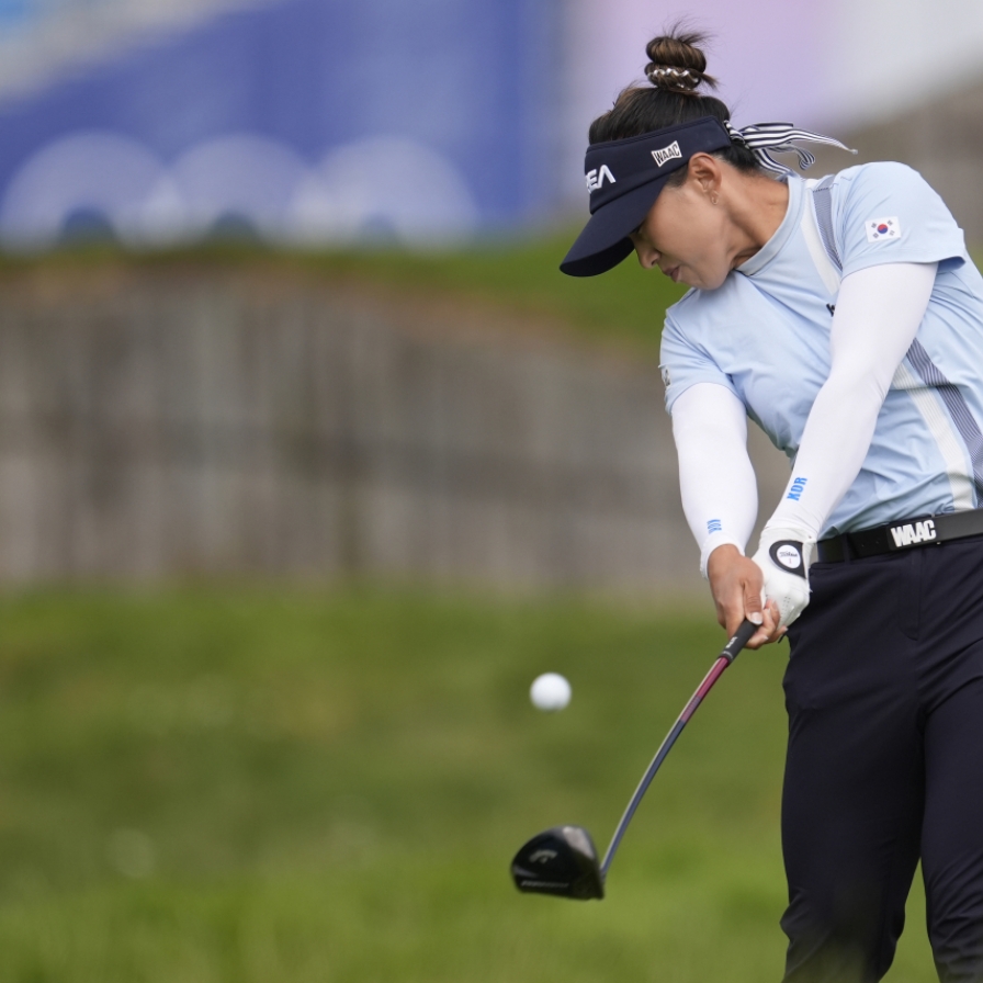 Amy Yang six off 54-hole lead in women's golf