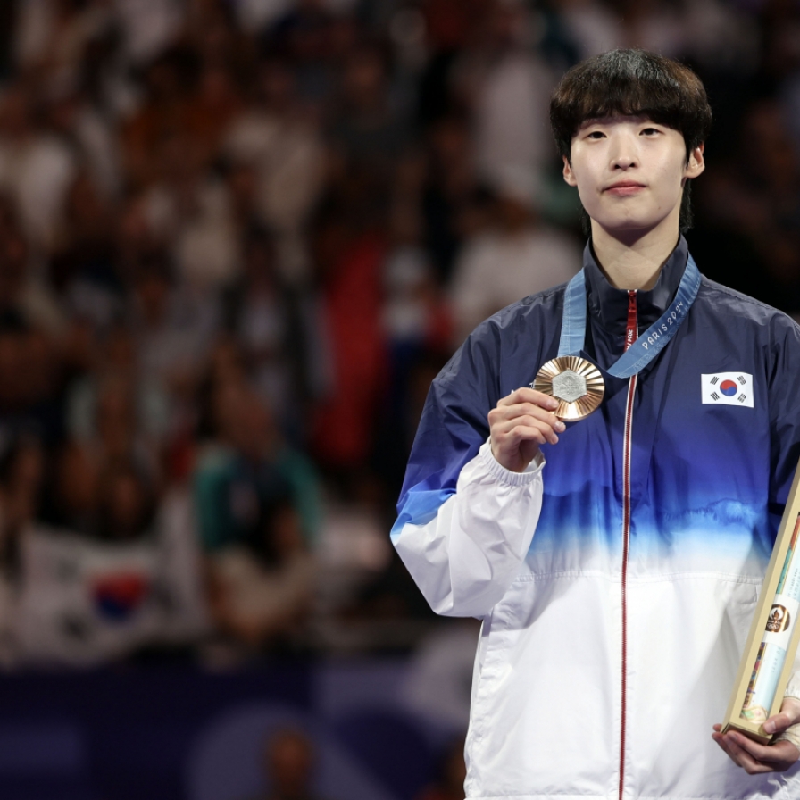 Lee Da-bin wins bronze in women's taekwondo