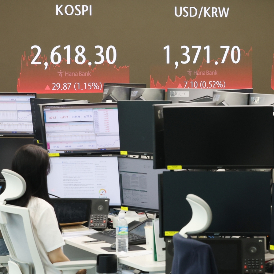 Seoul shares spike over 1% on eased US recession woes