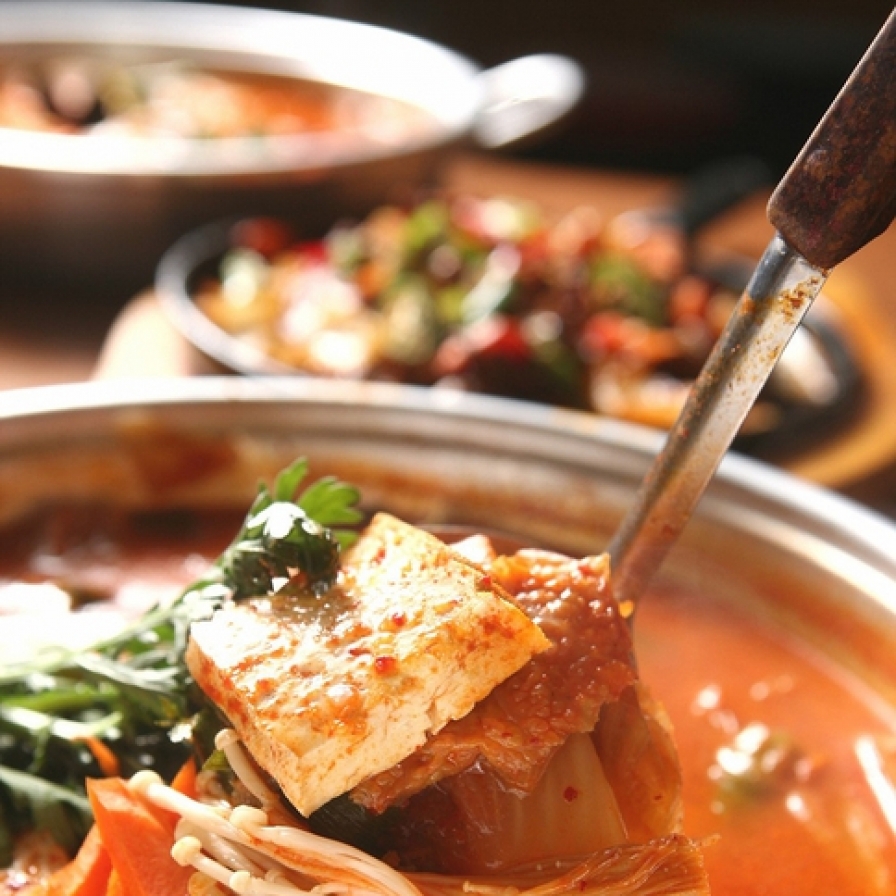 Kimchi jjigae vs. doenjang jjigae: Korean stew rivalry seems settled