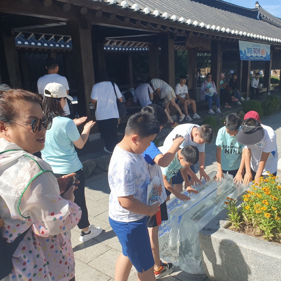 Jeonju City helps visitors chill at iconic hanok village