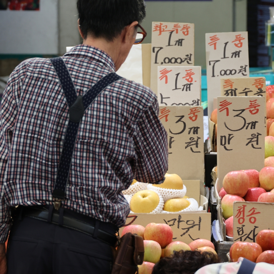 Govt. to provide record amount of foodstuffs, discount for Chuseok holiday