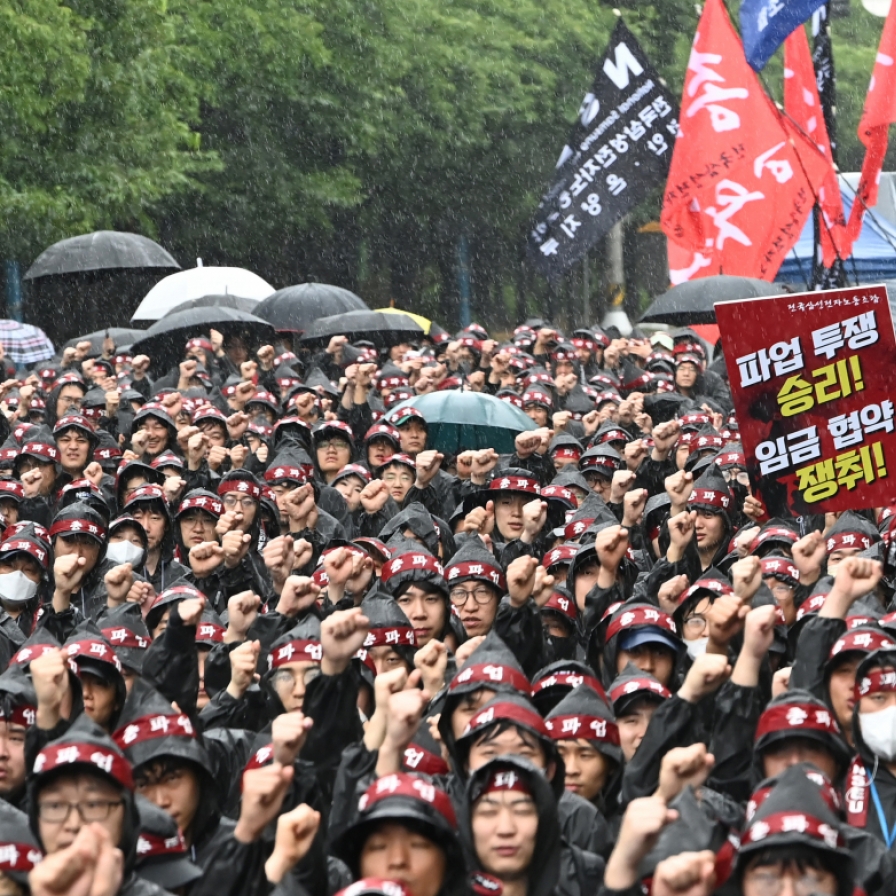 Samsung, labor union likely to resume wage talks in early October