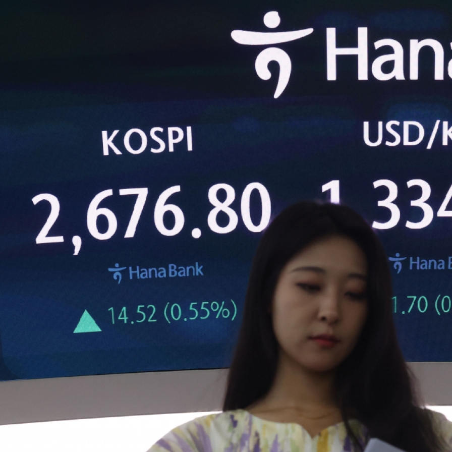 Seoul shares open higher on bargain hunting