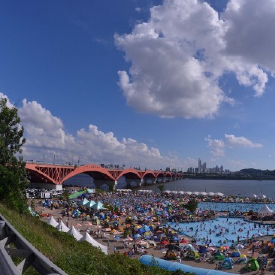 After criticism for mid-summer closures, Seoul extends public pool season for 2025