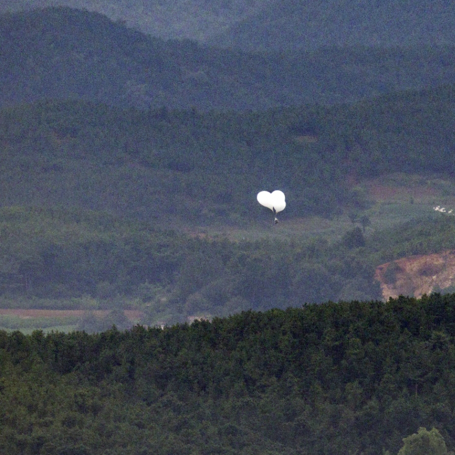 N. Korea sends trash balloons into S. Korea for 2nd consecutive day: JCS