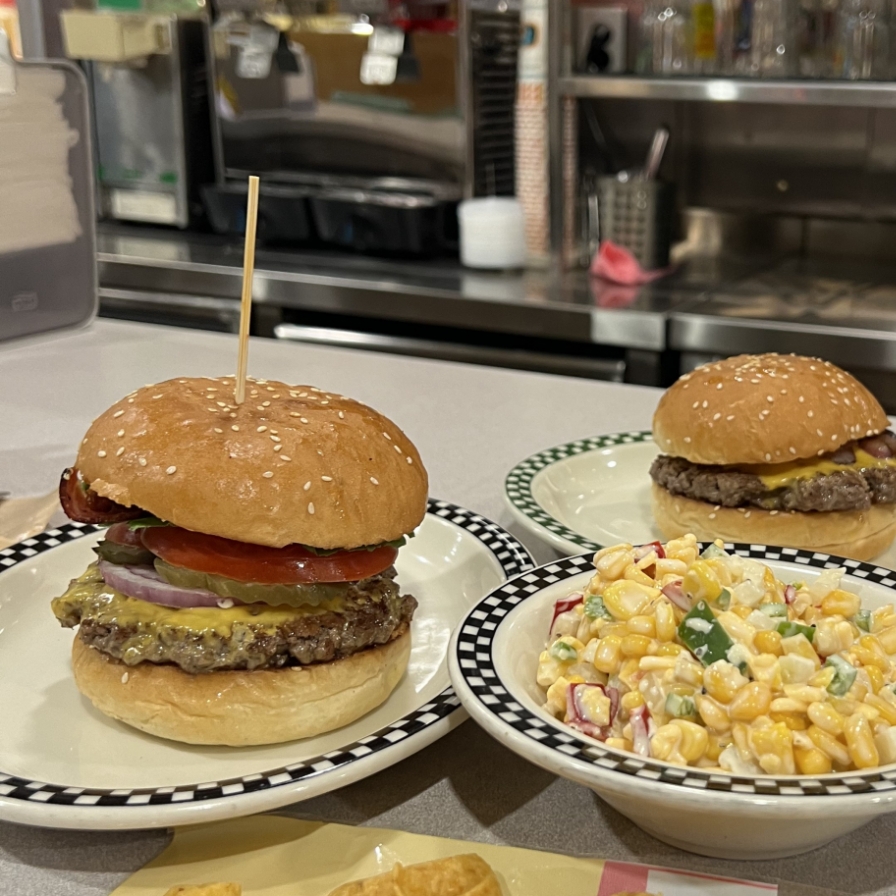  American burger, simple salt bread and open air market