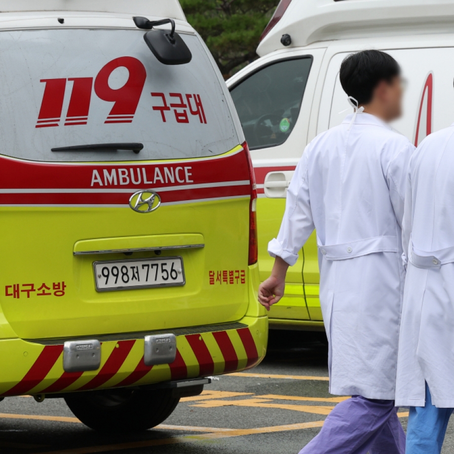 Ambulance transport time rises 22% amid doctor shortage at hospital ERs: report