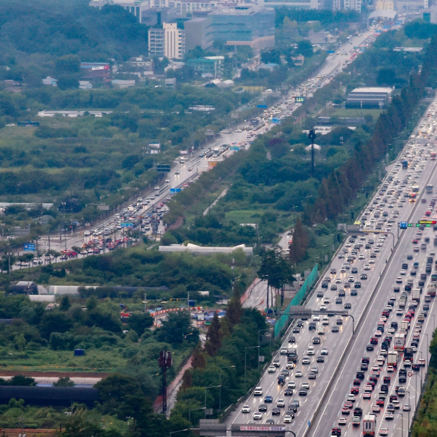 Traffic heavy on expressways on 1st day of Chuseok holiday