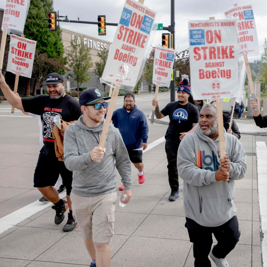 Boeing, union to resume talks as strike quiets Seattle plants