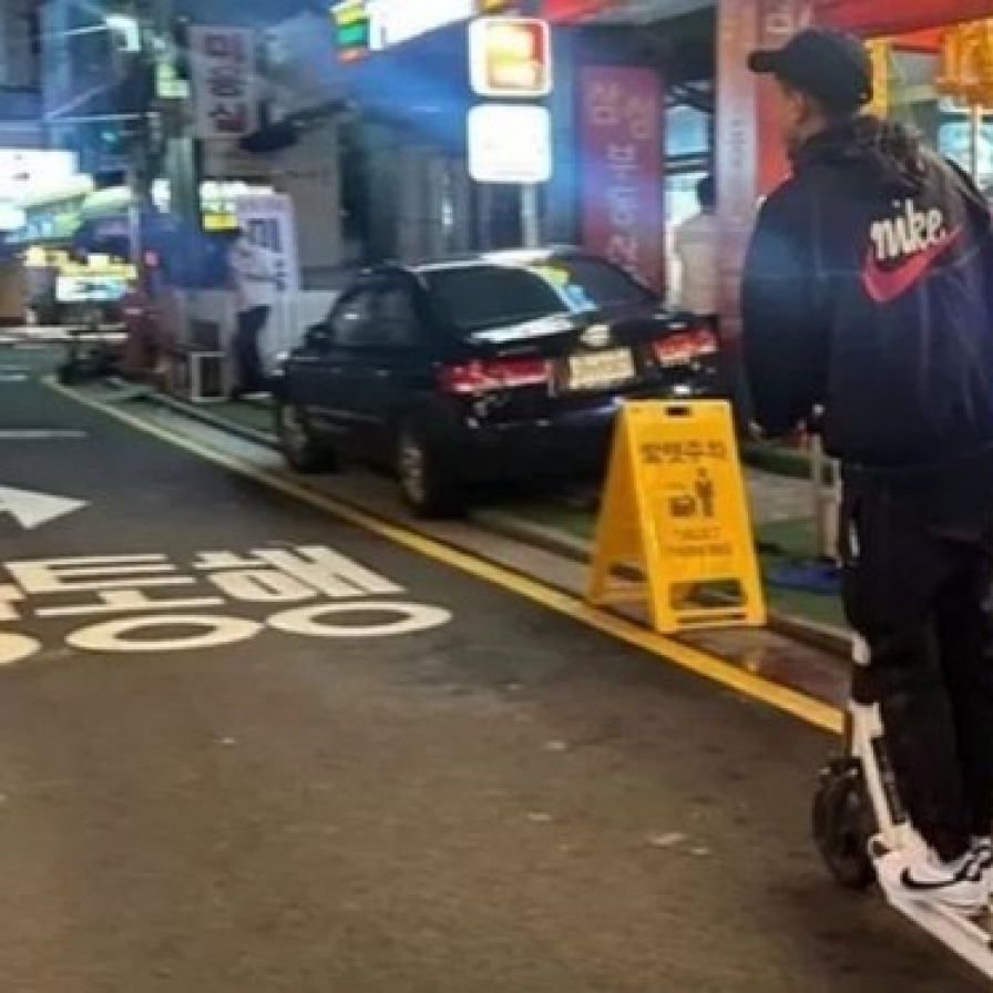 Ex-Premier Leaguer Lingard apologizes for unlicensed e-scooter riding