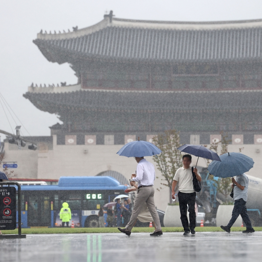 Heavy rain to fall nationwide over weekend, but warmer fall expected