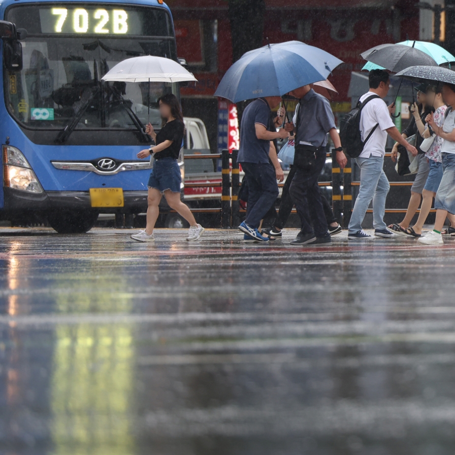 Heavy rain, strong winds to lash Korea this weekend