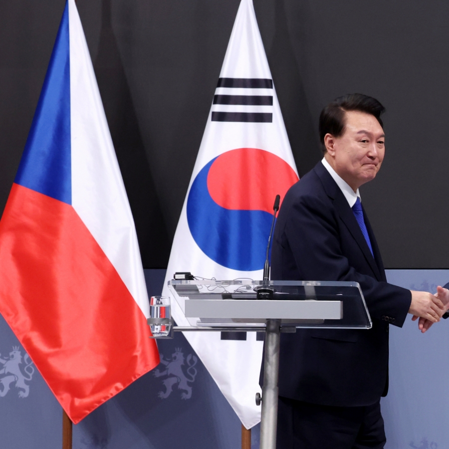 Yoon, Fiala seek wider range of cooperation beyond nuclear energy