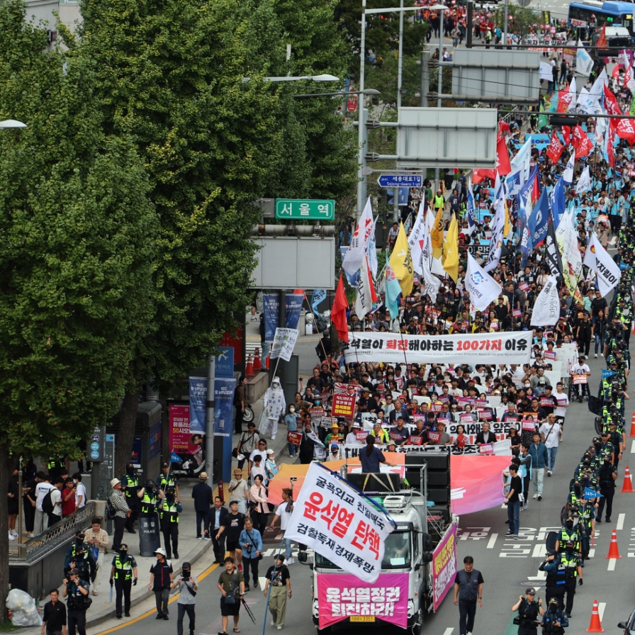 Thousands rally in Seoul to call for Yoon resignation