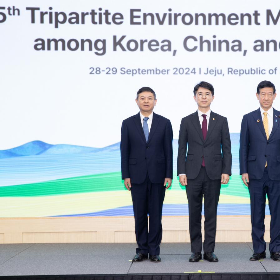 Korea, China, Japan vow to address yellow dust and climate change