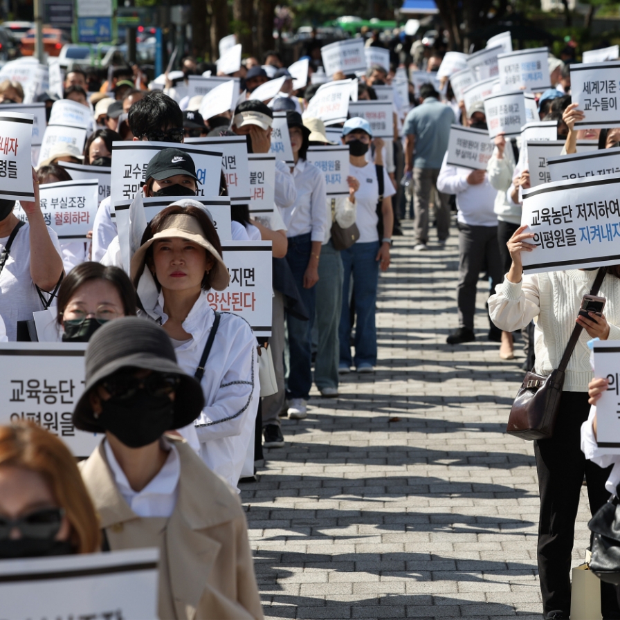 Medical standoff heats up as SNU approves leaves for striking students