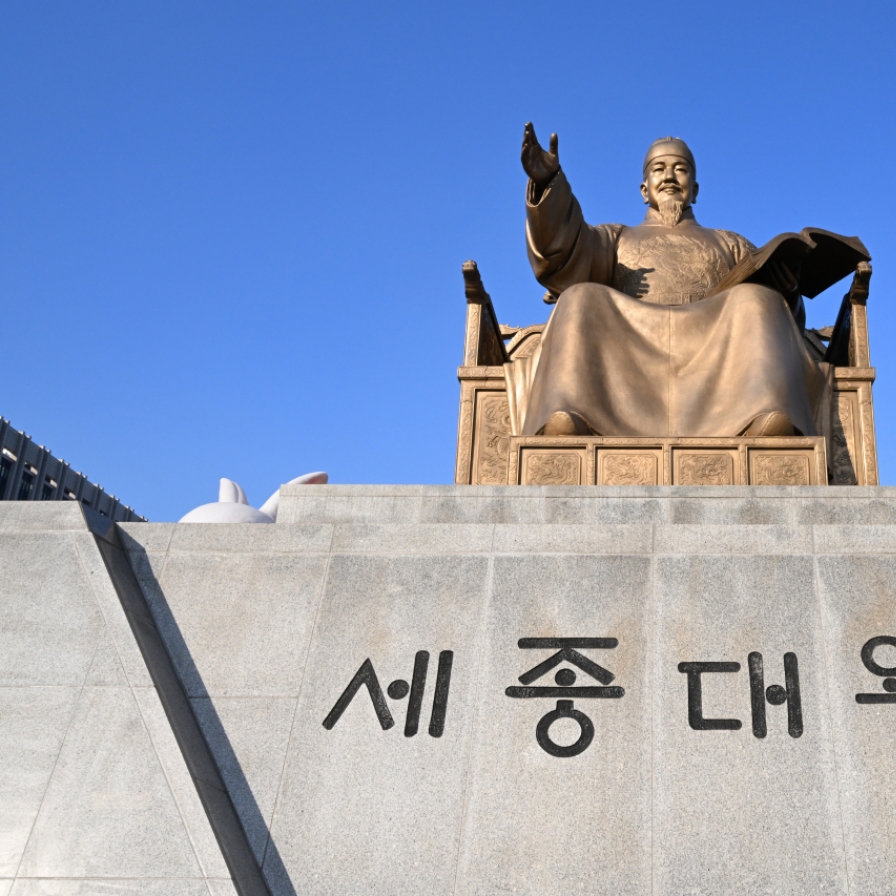 Japanese, American professors recognized with Order of Cultural Merit for promoting Hangeul