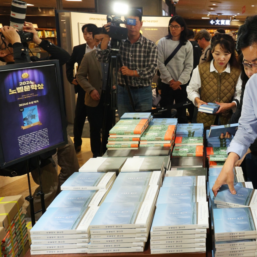 Han Kang drives readers to bookstores both online and offline