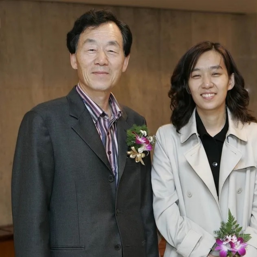 Novelist Han Seung-won says daughter's historic Nobel win feels surreal