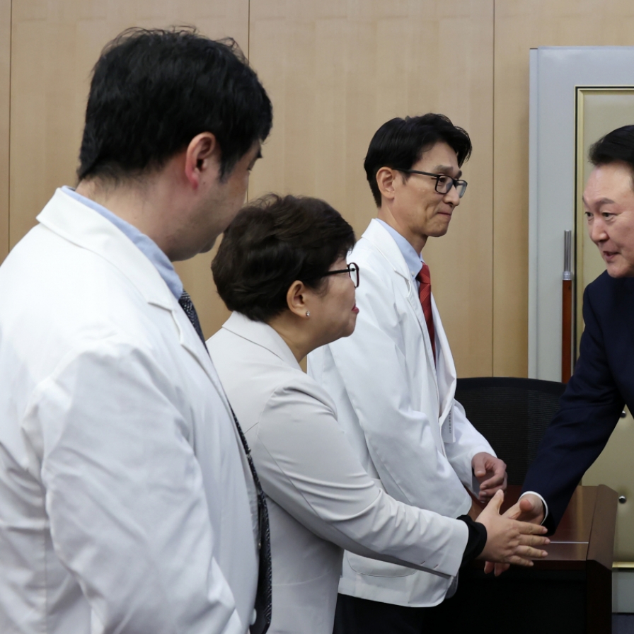 Yoon floats plan for tertiary hospital on Jeju Island