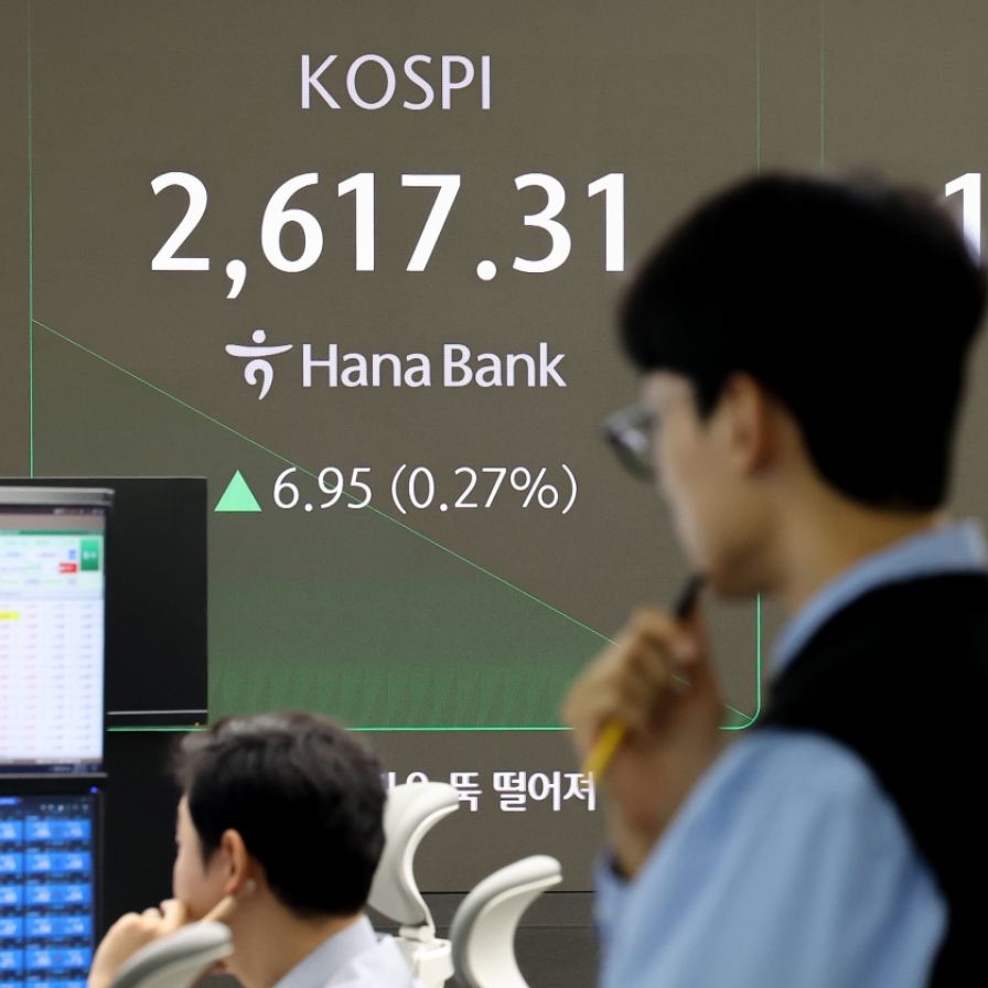 Seoul shares open tad higher on US gains