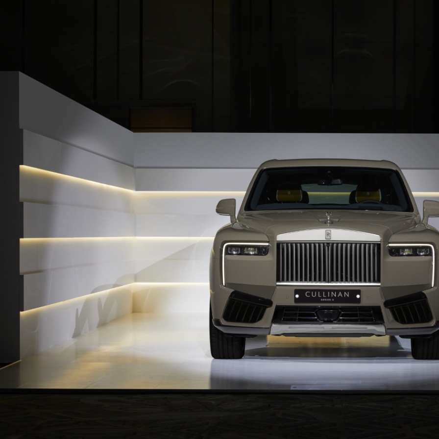 [Photo News] Rolls-Royce Cullinan with new Grille