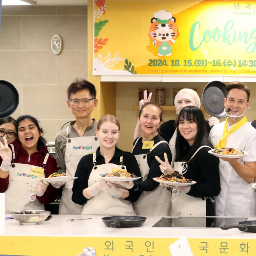 [Community Discovery] Songpa-gu rides Korean food wave with cooking classes for foreigners