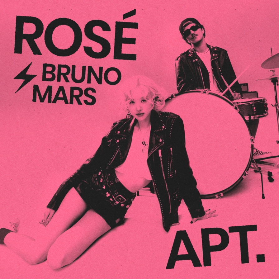 Rose collaborates with Bruno Mars on ‘APT.’