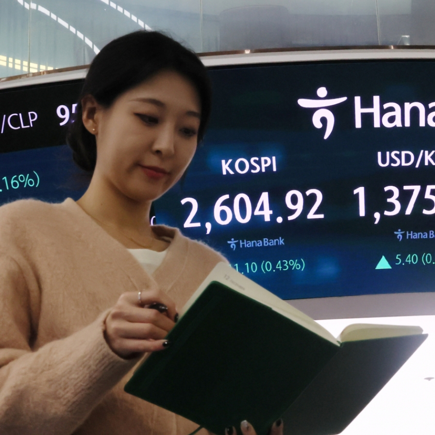 Seoul shares snap 3-day fall on bargains; won at over 2-month low