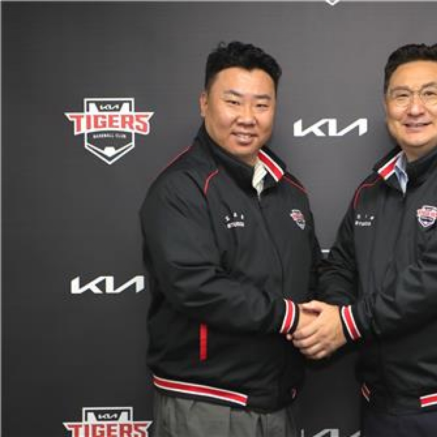 Korean Series champions Tigers give manager new 3-year deal